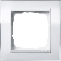 Установочная рамка Gira Event Clear Белого цвета с промежуточной рамкой белого глянцевого цвета