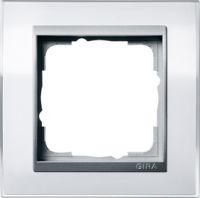 Установочная рамка Gira Event Clear Белого цвета с промежуточной рамкой "алюминий"